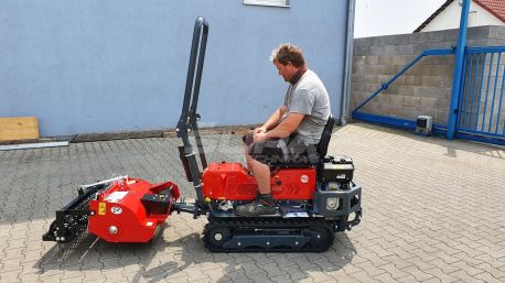 Traktor Fort Vision + travny rekultivator 75 cm