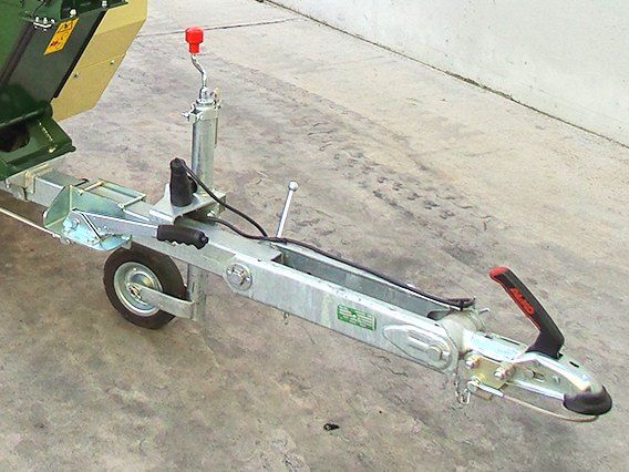 DRVIC KOMUNALNEHO ODPADU NEGR R260 21HP AUTOPRIVES