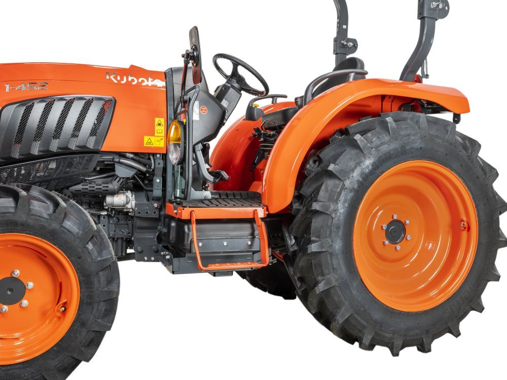TRAKTOR KUBOTA L1522D ROPS