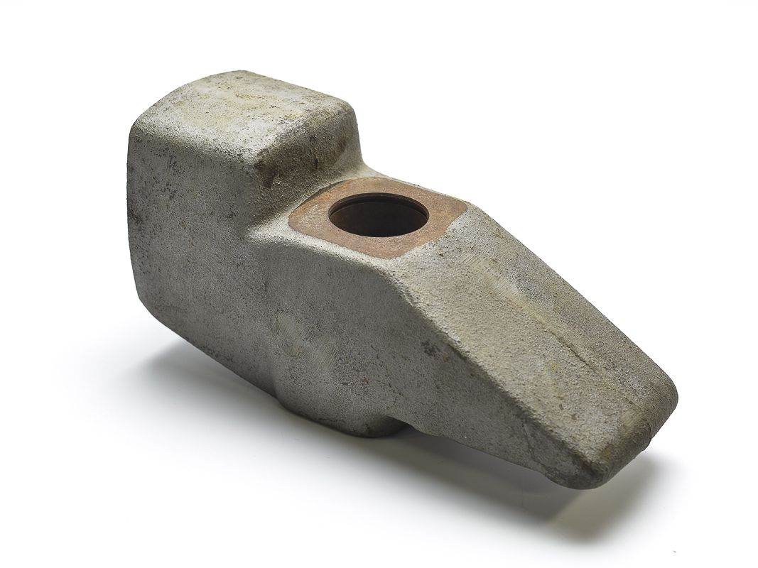 SKRINA NAHONU VARI PREDNA CAST P.64